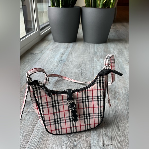 New pink mock ‘Burberry’ print little purse for child/youth. - Picture 10 of 10